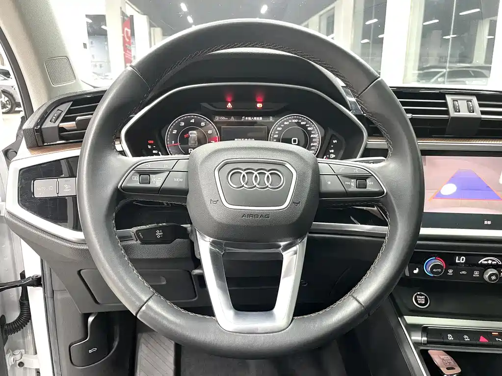 Audi Q3 2022 — фото 8