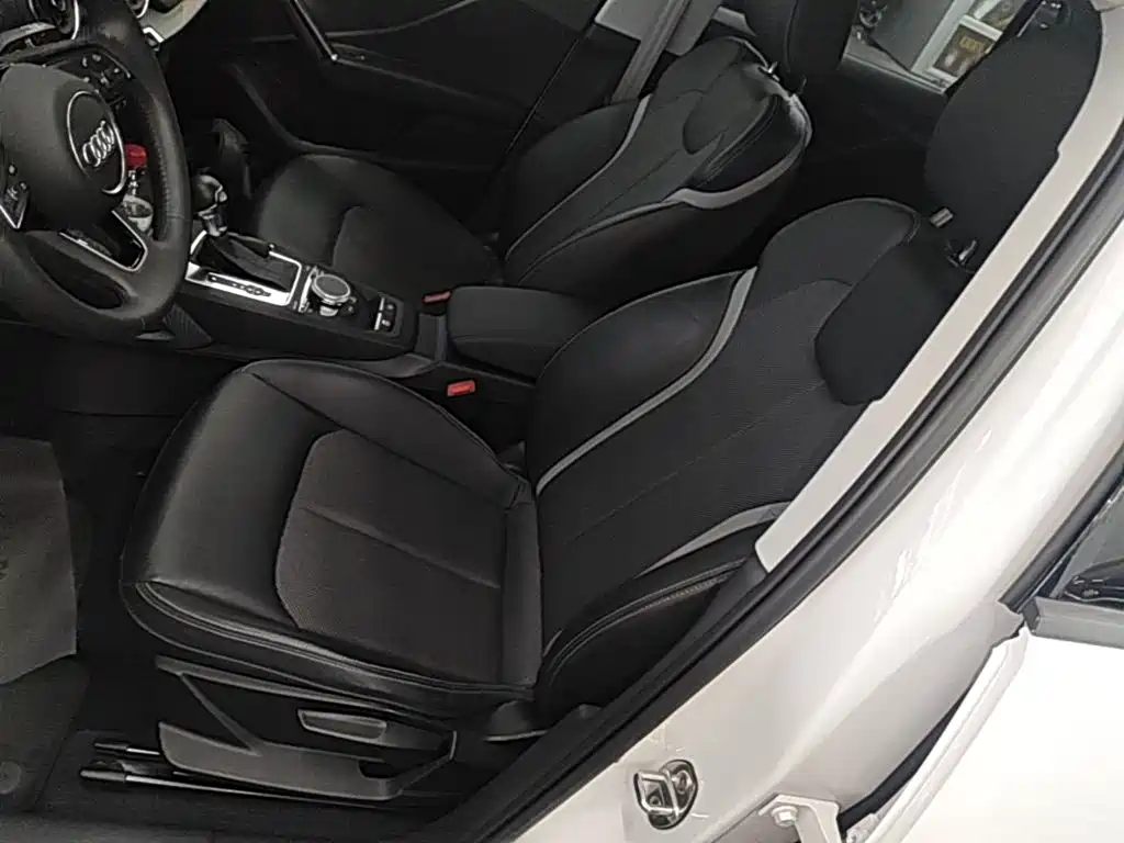 Audi Q2L E-Tron 2020 — фото 15