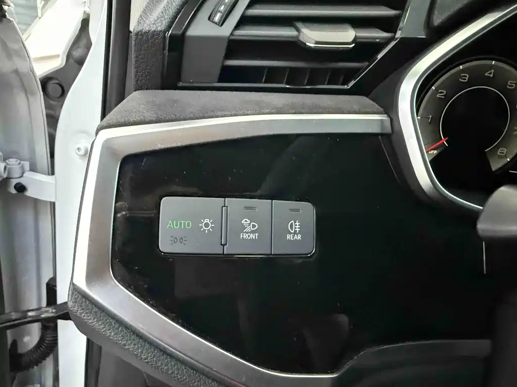 Audi Q3 2023 — фото 10
