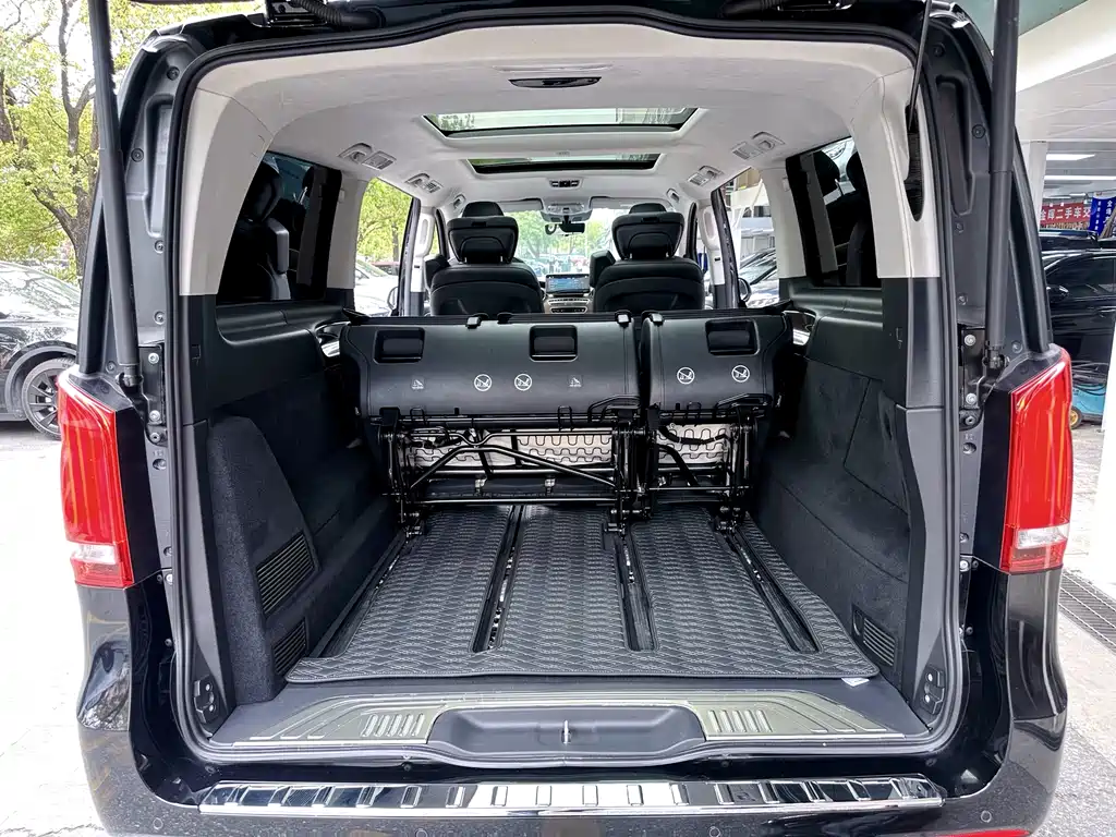 Mercedes-Benz V-Class 2022 — фото 11