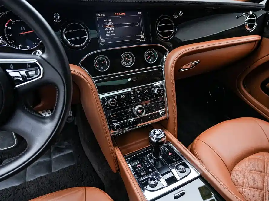 Bentley Mulsanne 2015 — фото 15