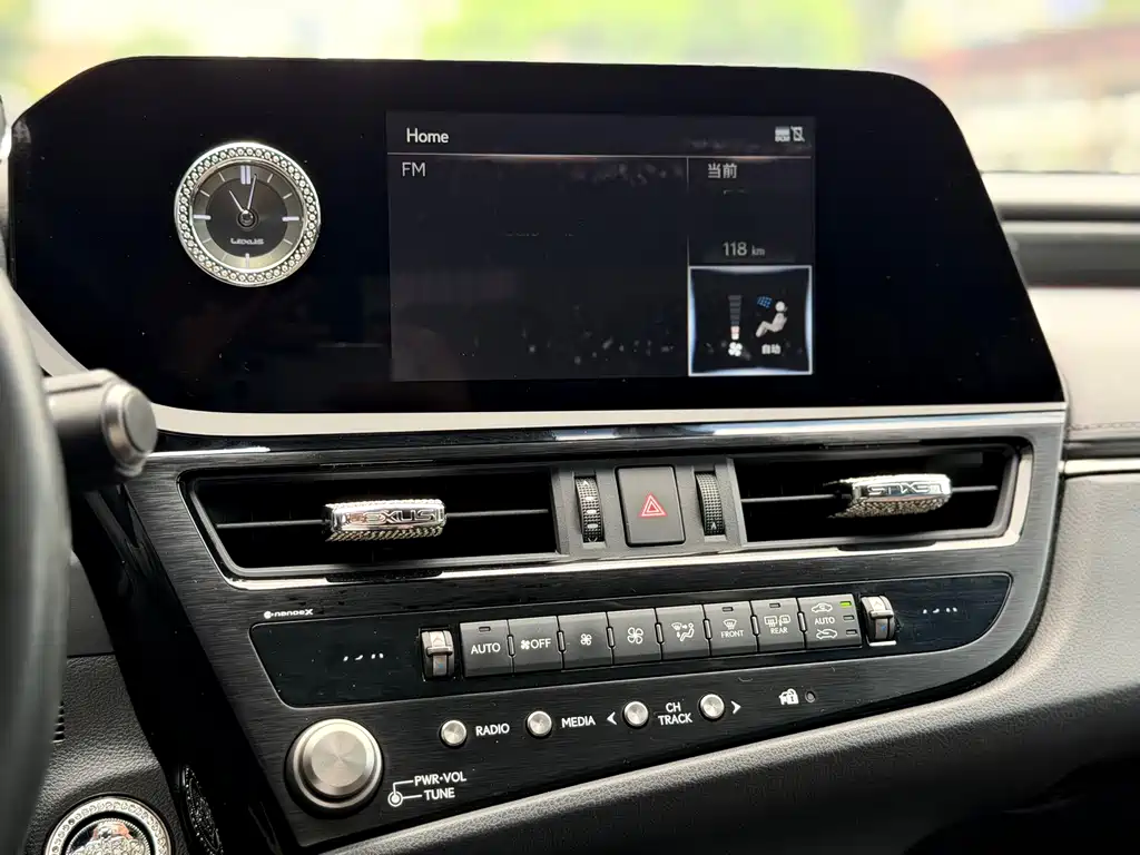 Lexus ES 2021 — фото 10