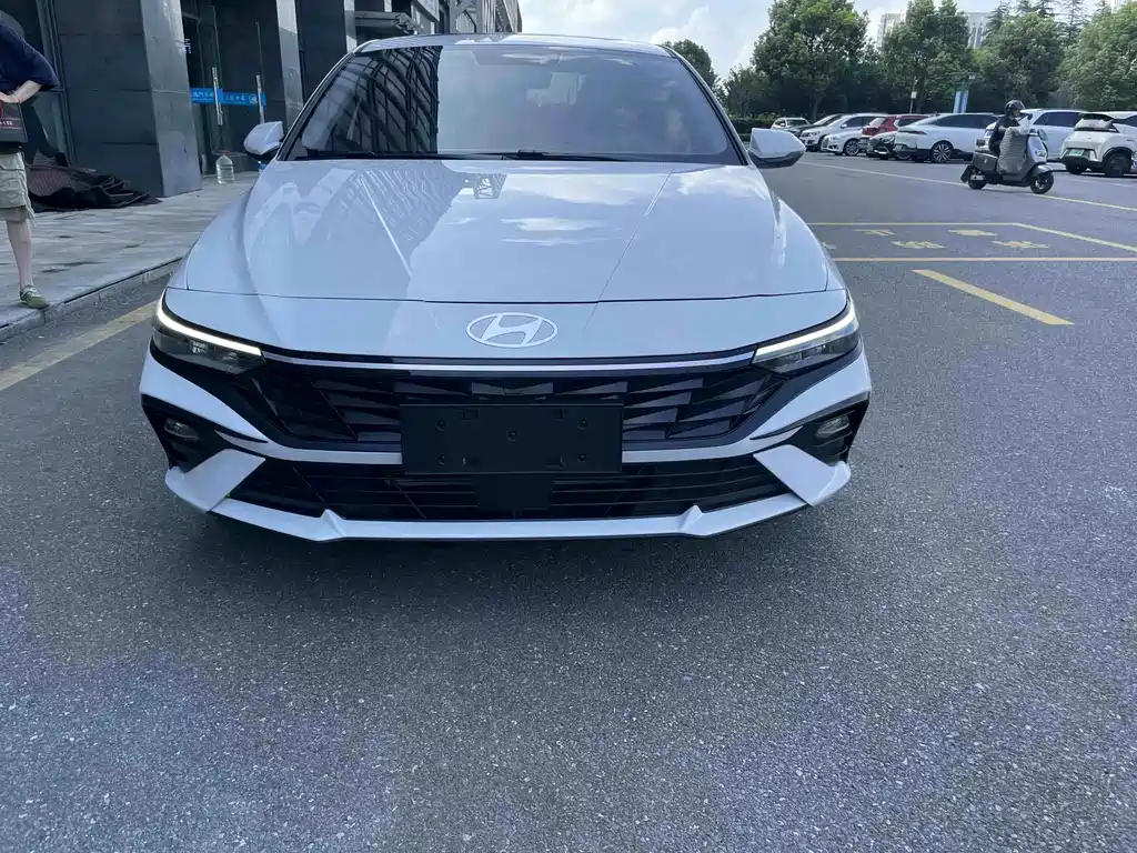 Hyundai Elantra 2025