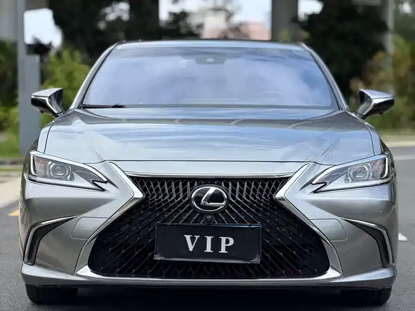 Lexus ES 2021