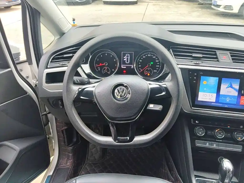 Volkswagen Touran 2017 — фото 11