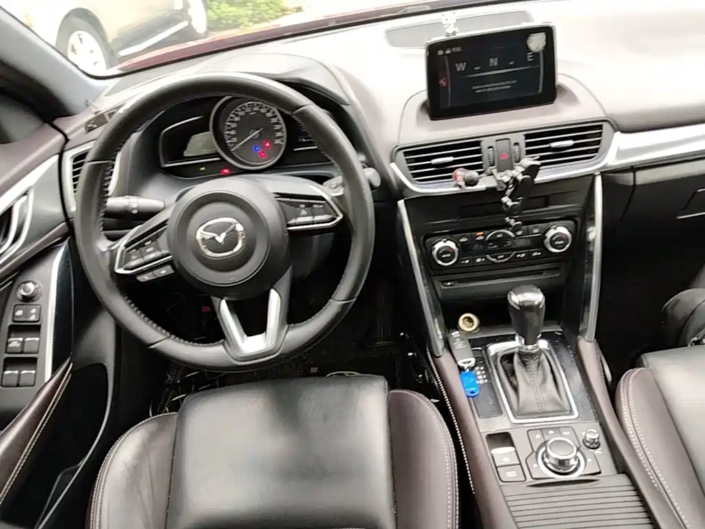 Mazda CX-4 2018 — фото 10