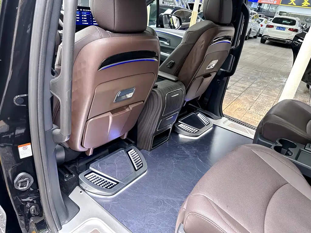 Toyota Granvia 2023 — фото 16