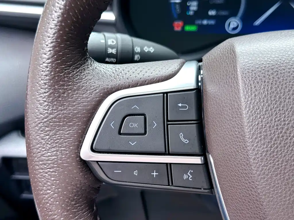 Toyota Granvia 2023 — фото 26