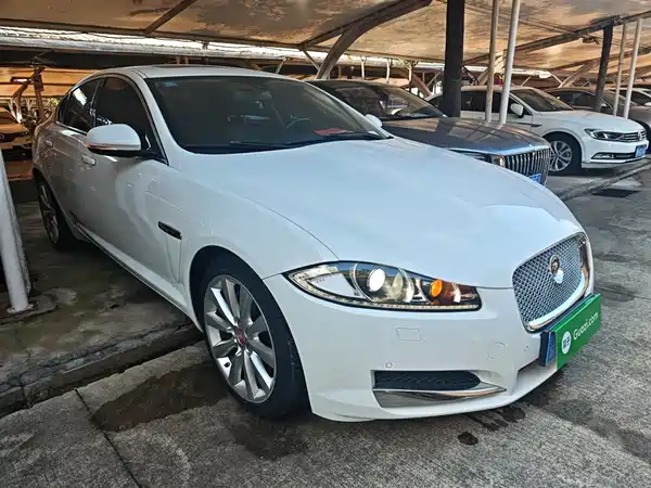 Jaguar XF 2015