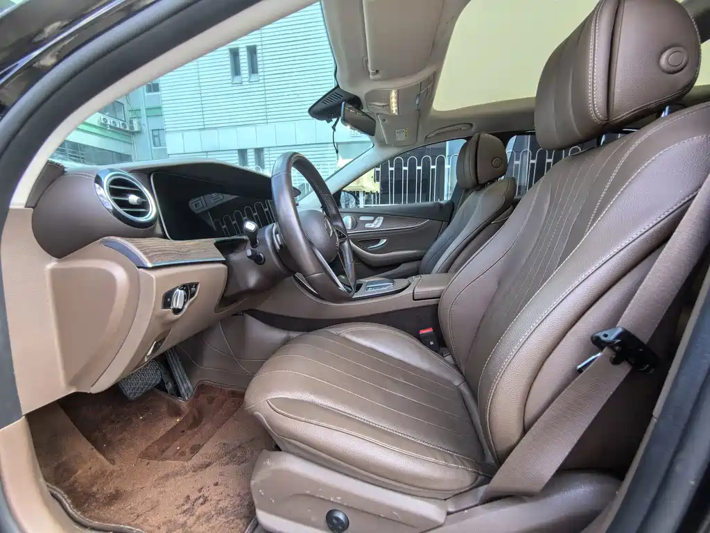 Mercedes-Benz E-Class 2023 — фото 9