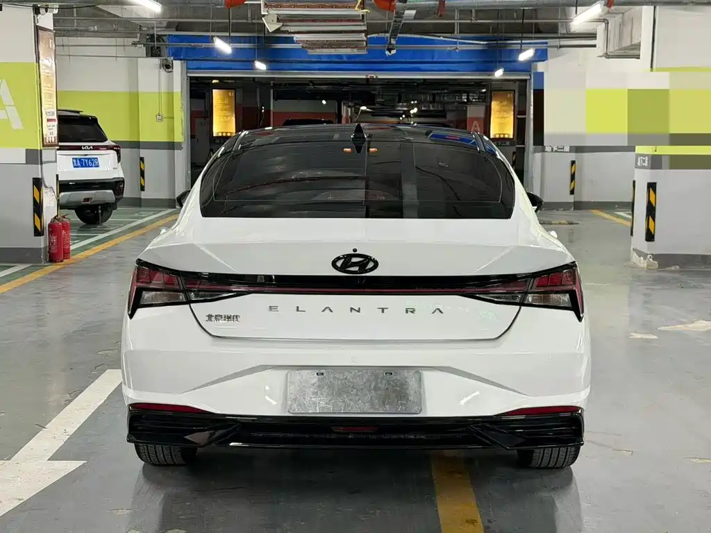 Hyundai Elantra 2022 — фото 4