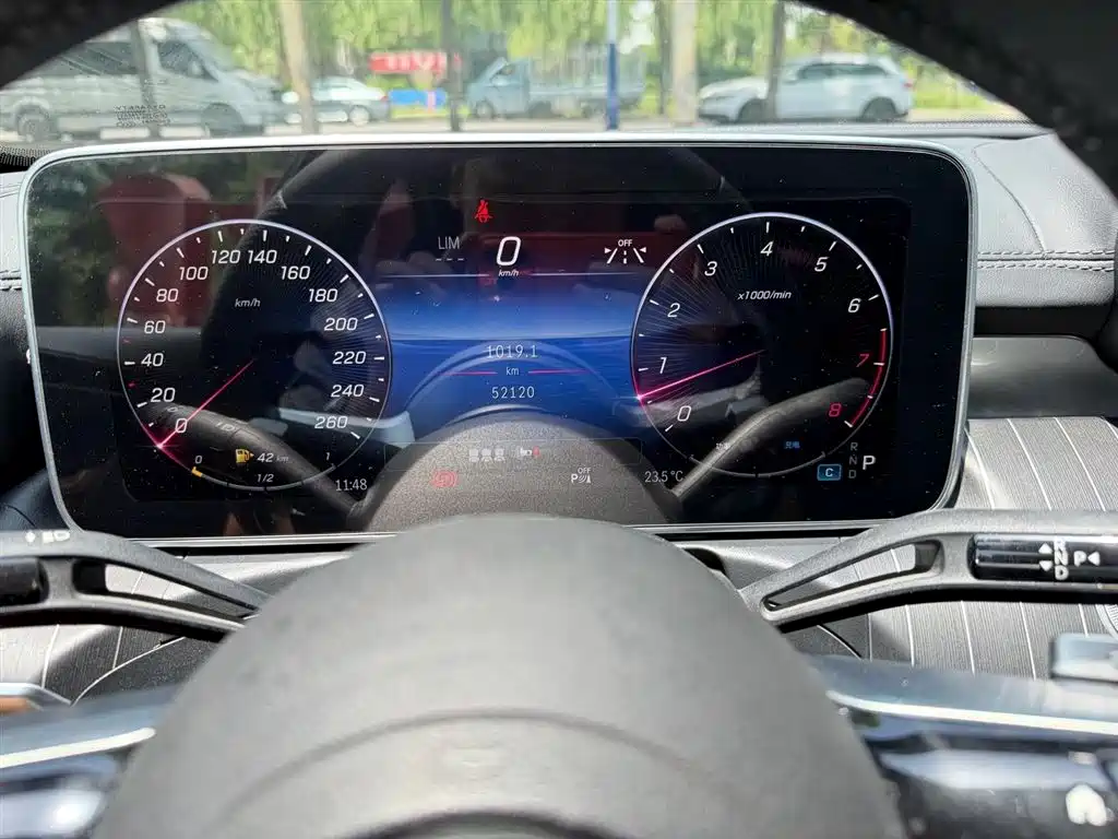 Mercedes-Benz C-Class 2023 — фото 10