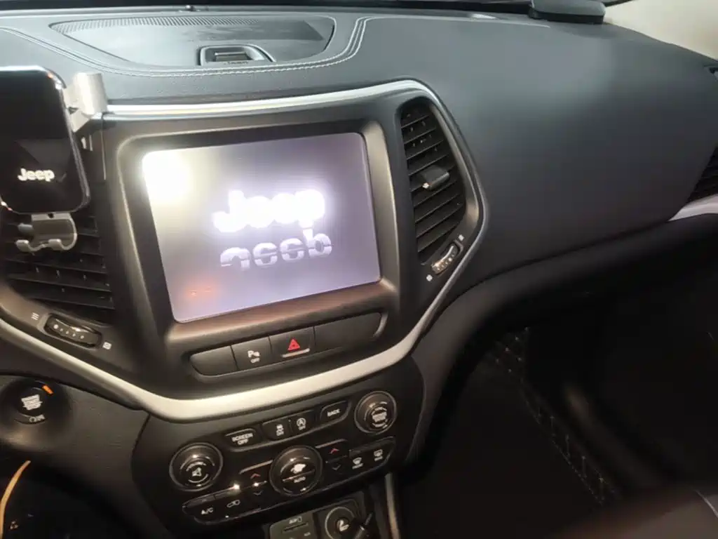 Jeep Cherokee 2017 — фото 13