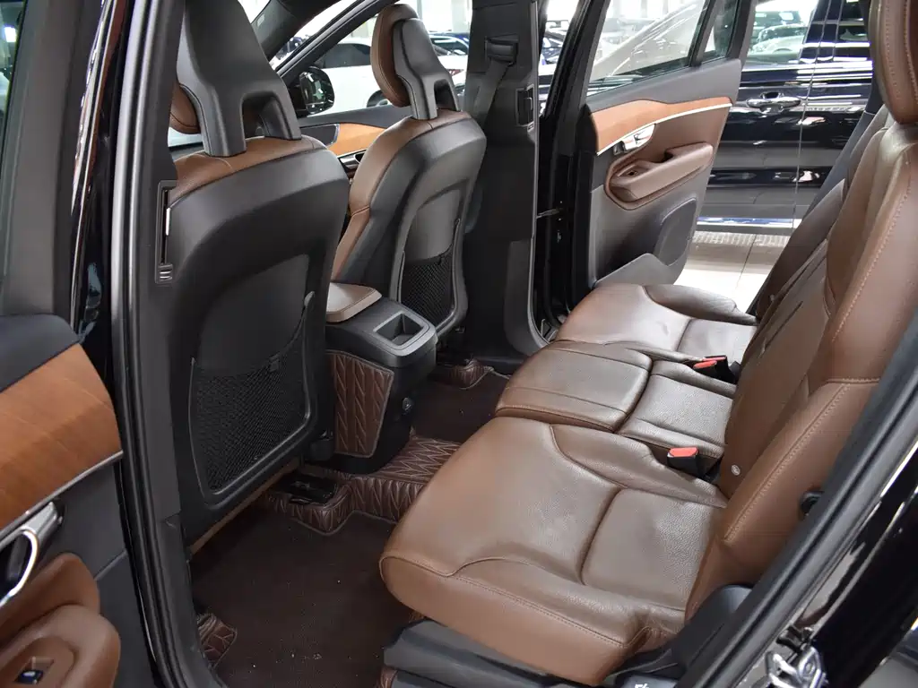Volvo XC90 2021 — фото 16