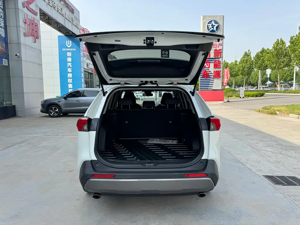 Toyota RAV4 2021 — фото 13