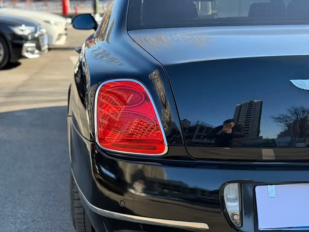 Bentley Flying Spur 2011 — фото 16