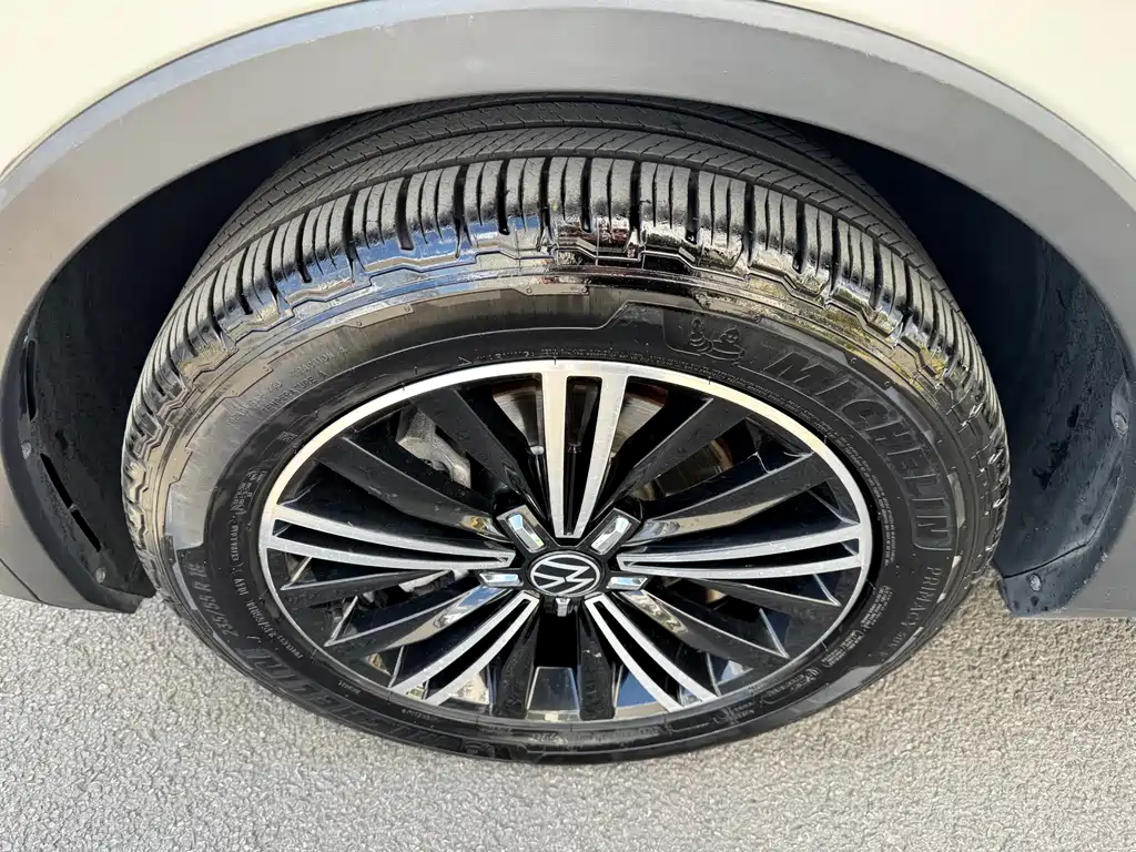 Volkswagen Tiguan L 2021 — фото 15