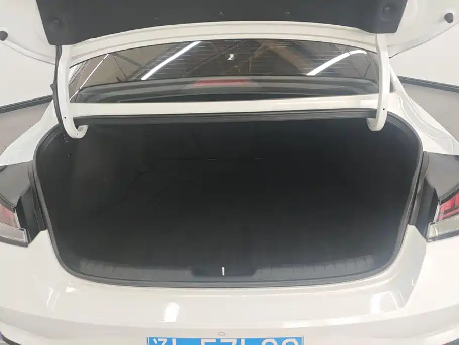 Hyundai Elantra 2022 — фото 4
