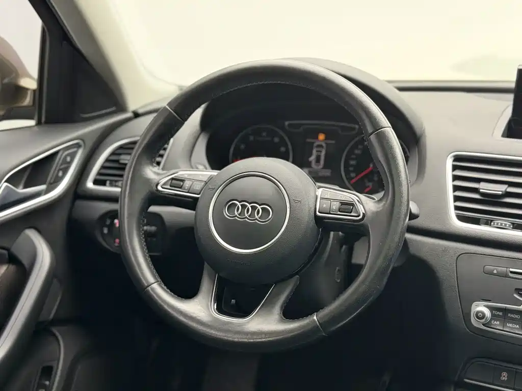 Audi Q3 2016 — фото 12