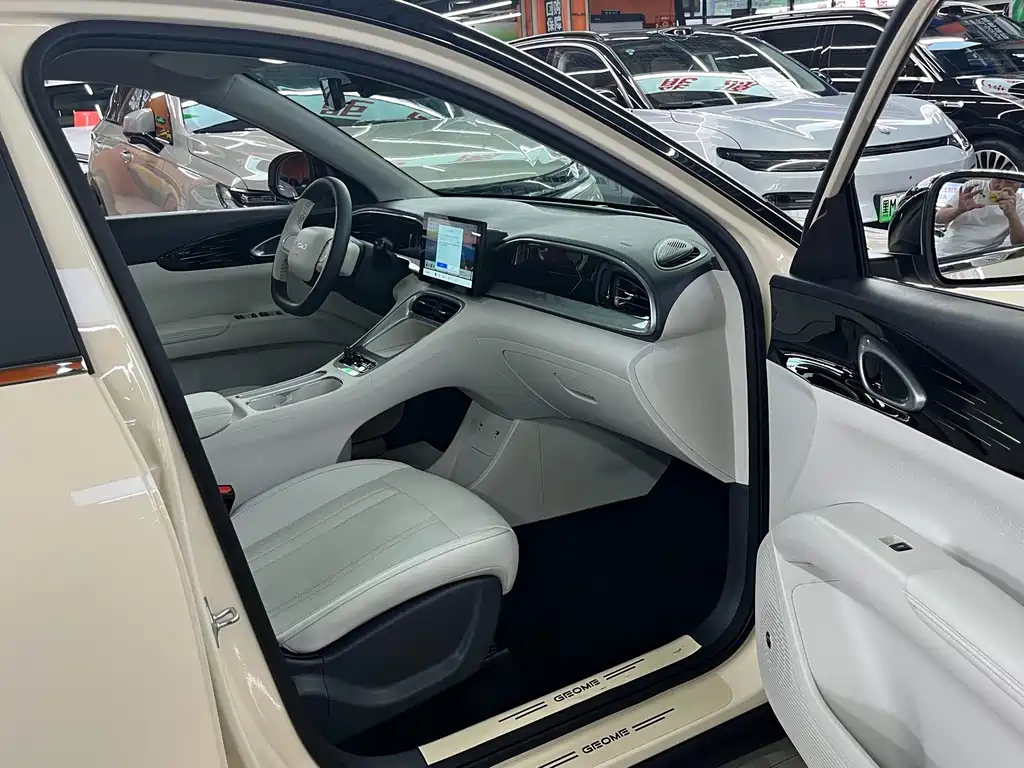 Geely Galaxy Starwish 2025 — фото 16