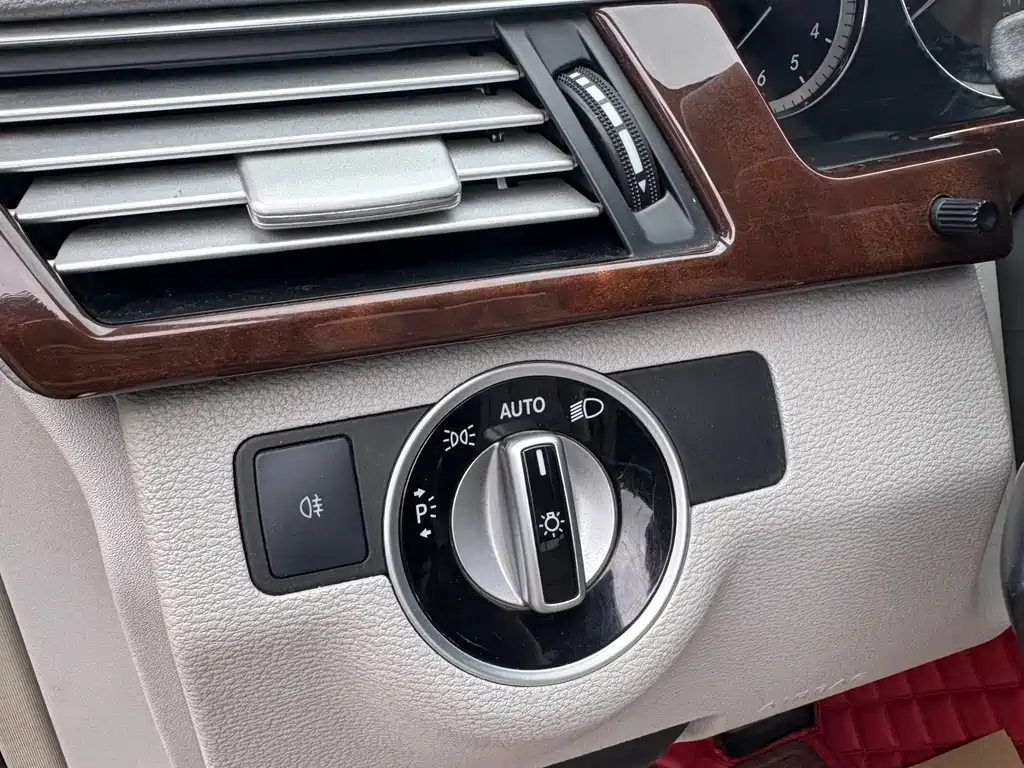 Mercedes-Benz E-Class 2012 — фото 20