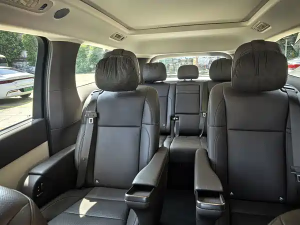 Li Auto MEGA 2025