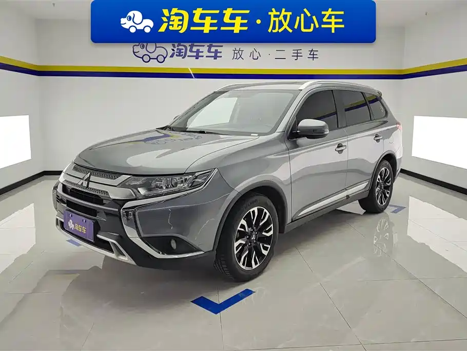 Mitsubishi Outlander 2020 — фото 1