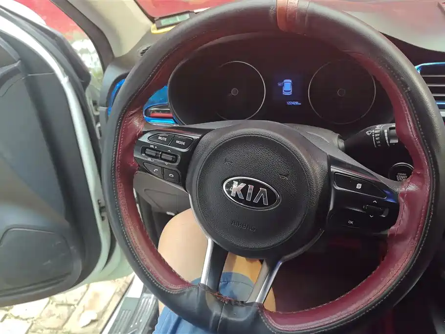 Kia KX Cross 2018 — фото 15