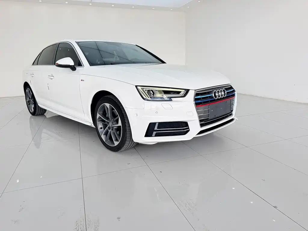Audi A4L 2018 — фото 1