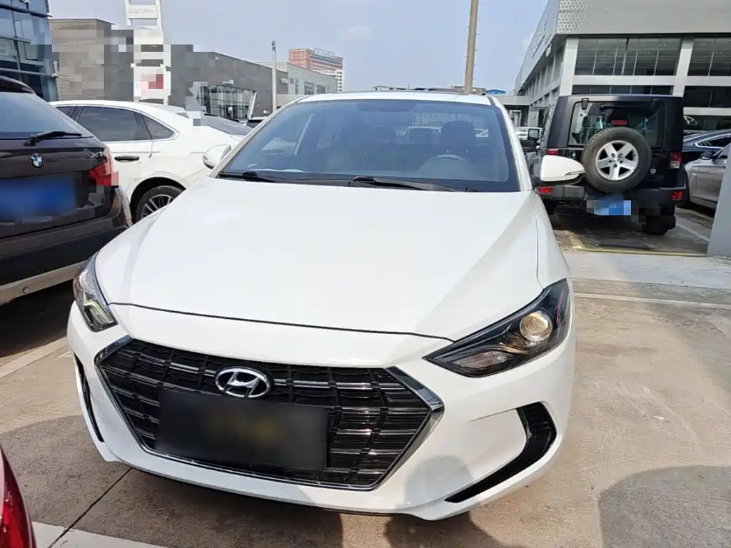 Hyundai Elantra 2020 — фото 3