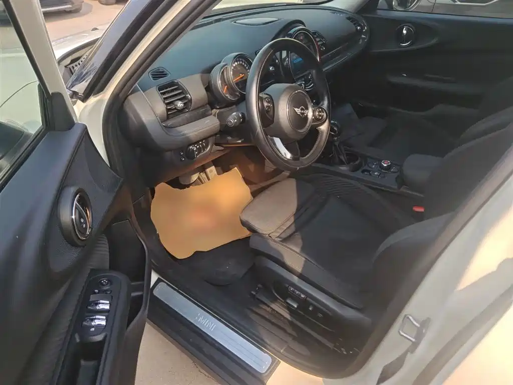 MINI Clubman 2018 — фото 16