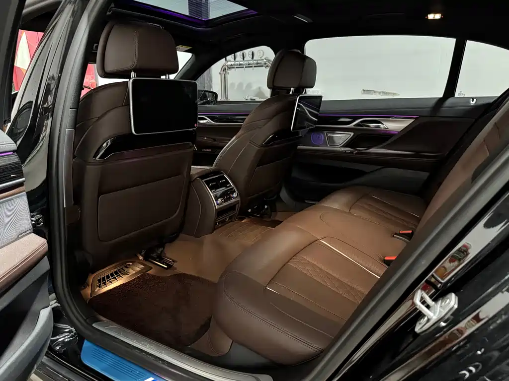 BMW 7 Series 2017 — фото 13