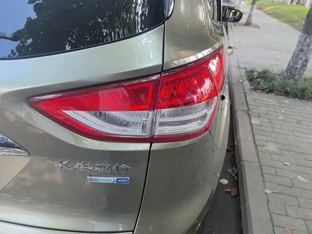Ford Kuga 2015 — фото 8