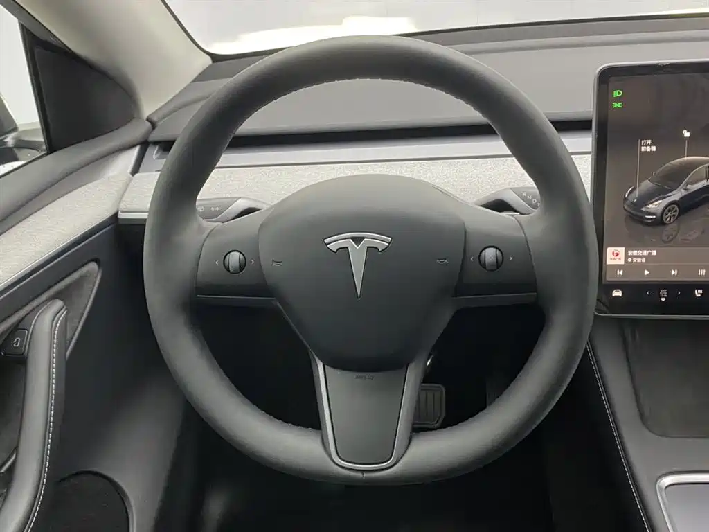 Tesla Model Y 2024 — фото 14