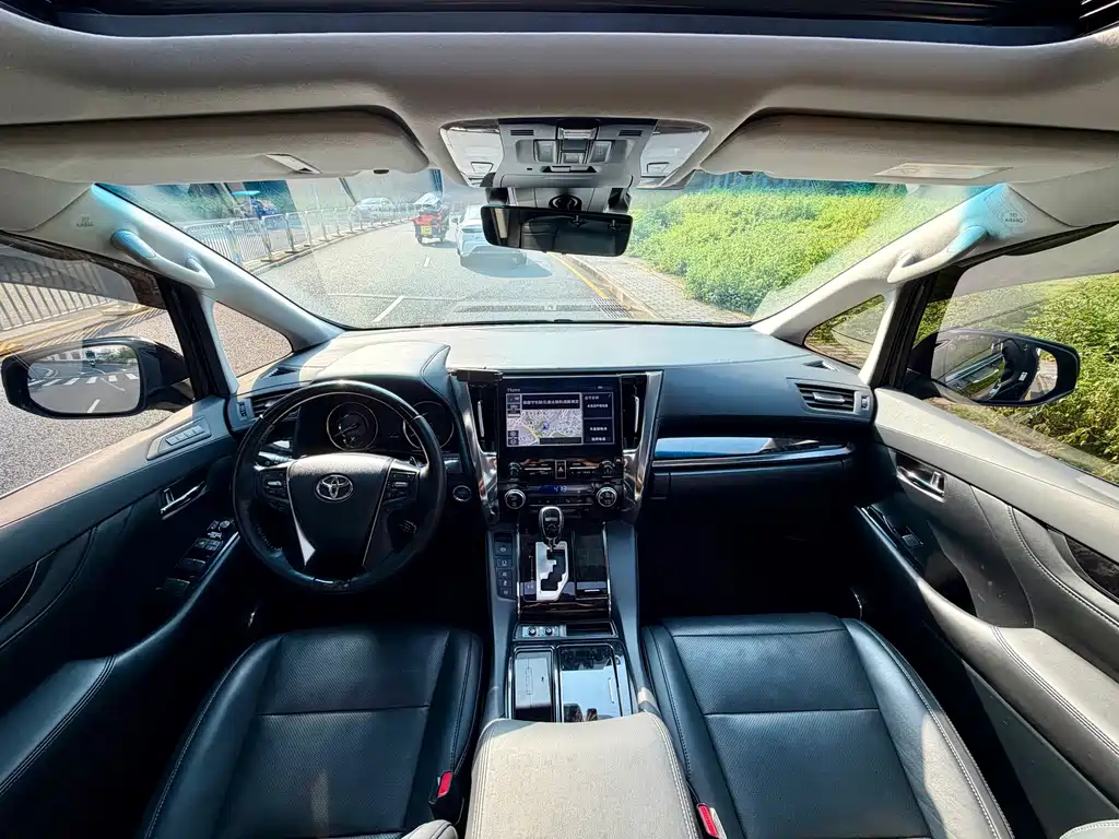 Toyota Vellfire 2022 — фото 14