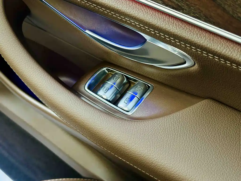 Mercedes-Benz E-Class 2021 — фото 15