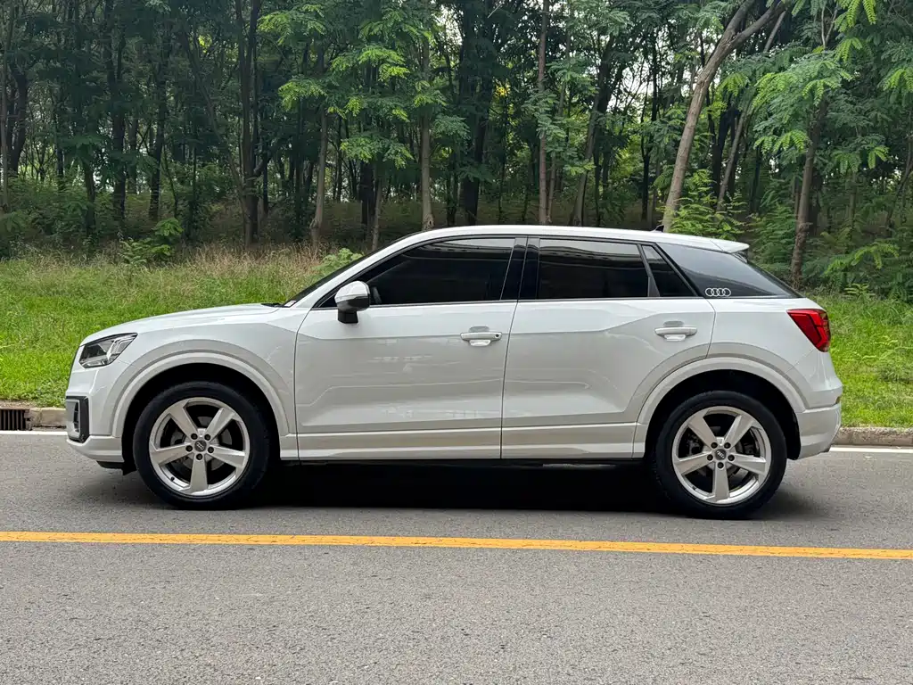 Audi Q2L 2020 — фото 2