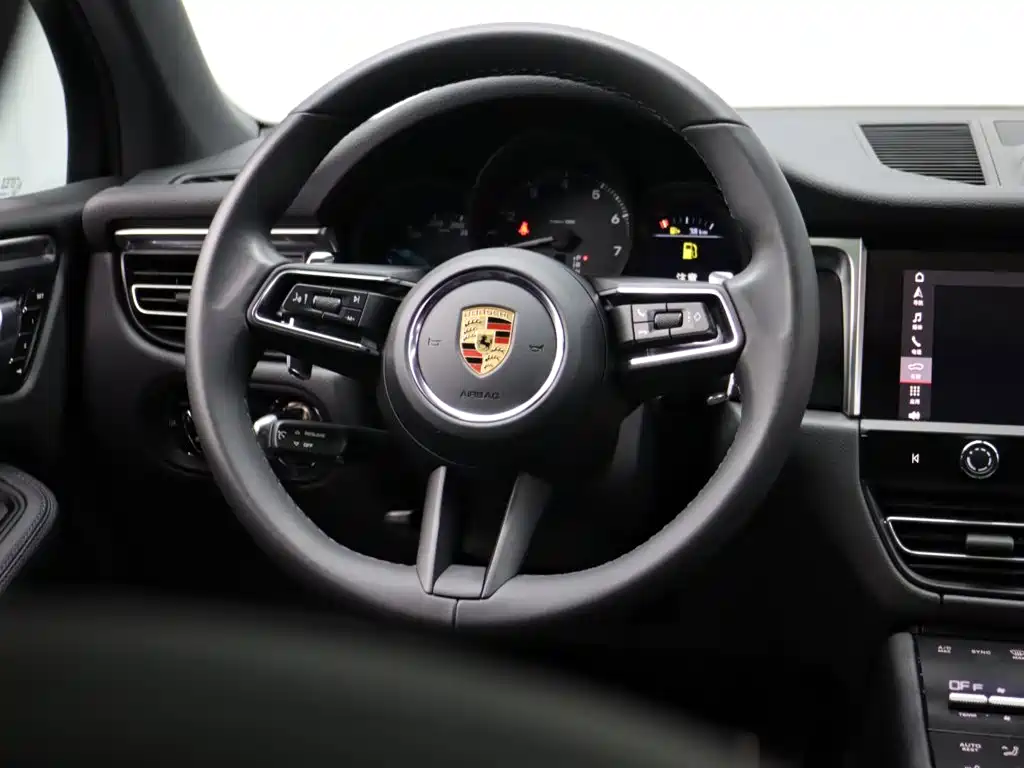 Porsche Macan 2023 — фото 15