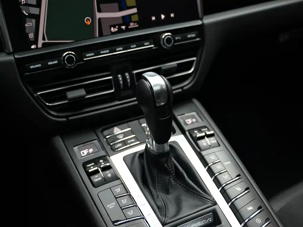 Porsche Macan 2022 — фото 19