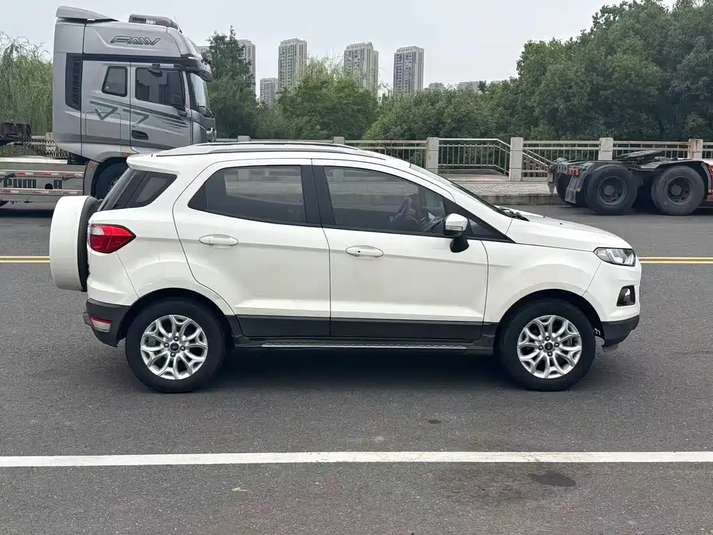 Ford Ecosport 2013 — фото 15