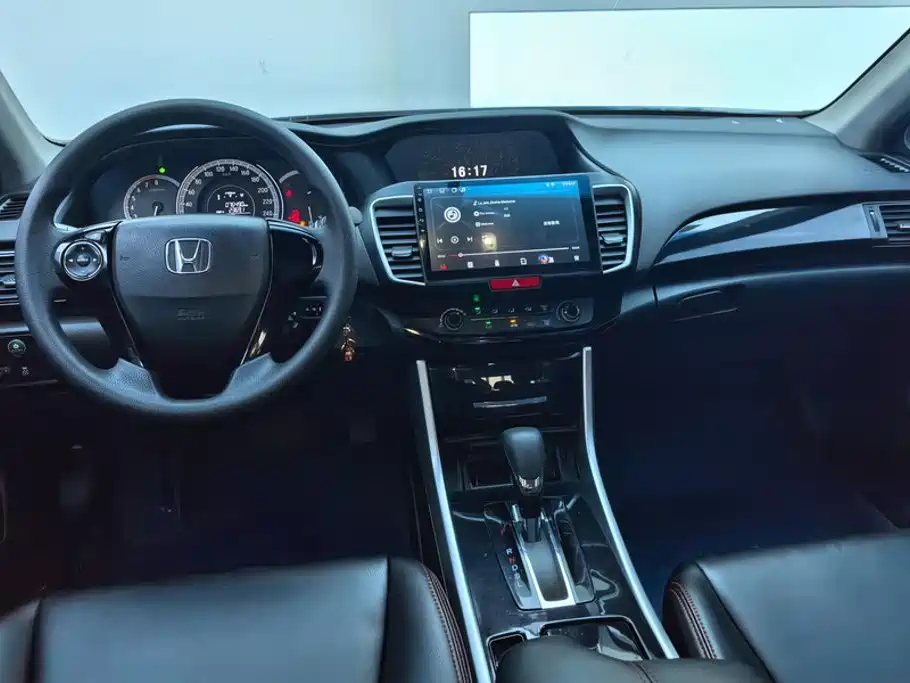 Honda Accord 2016 — фото 12