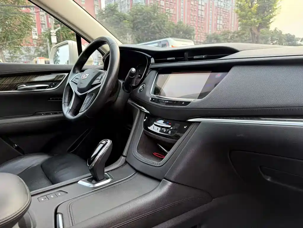 Cadillac XT5 2016 — фото 14