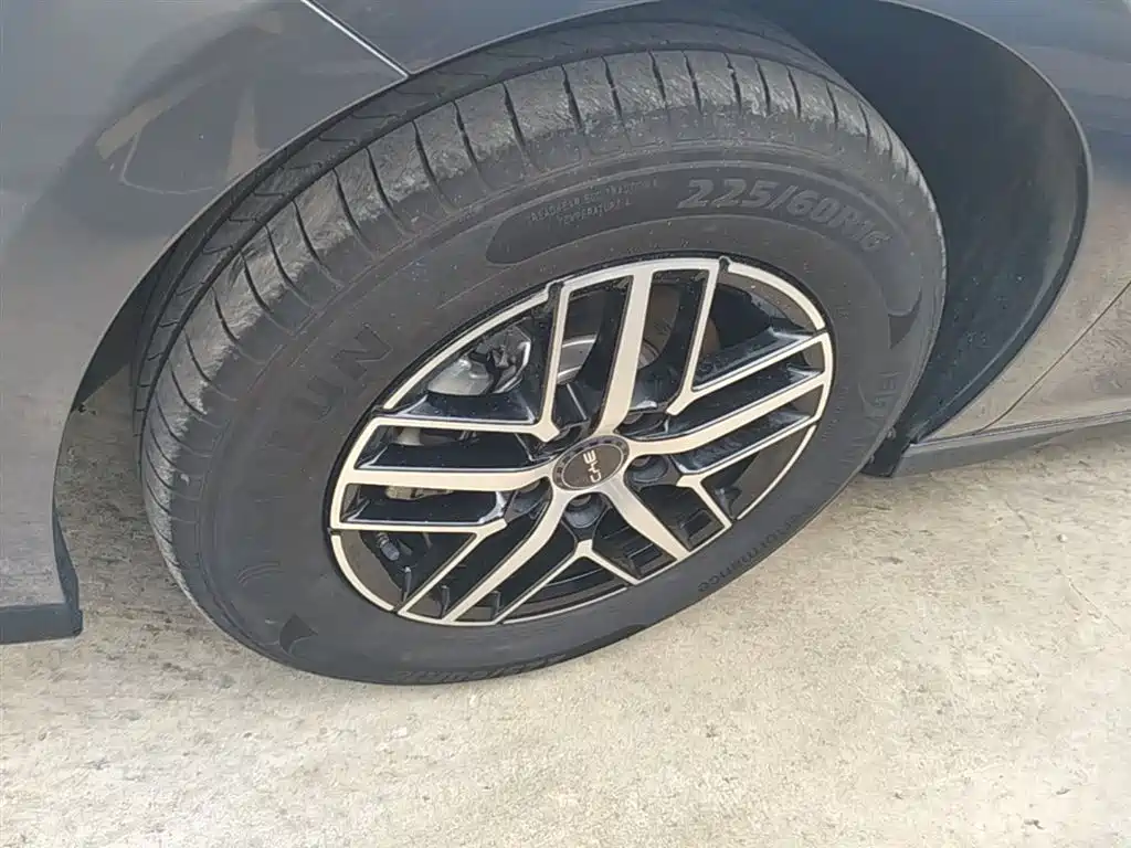 BYD Seal 05 DM-i 2025 — фото 23