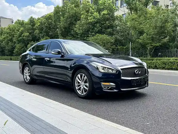 Infiniti Q70 2017