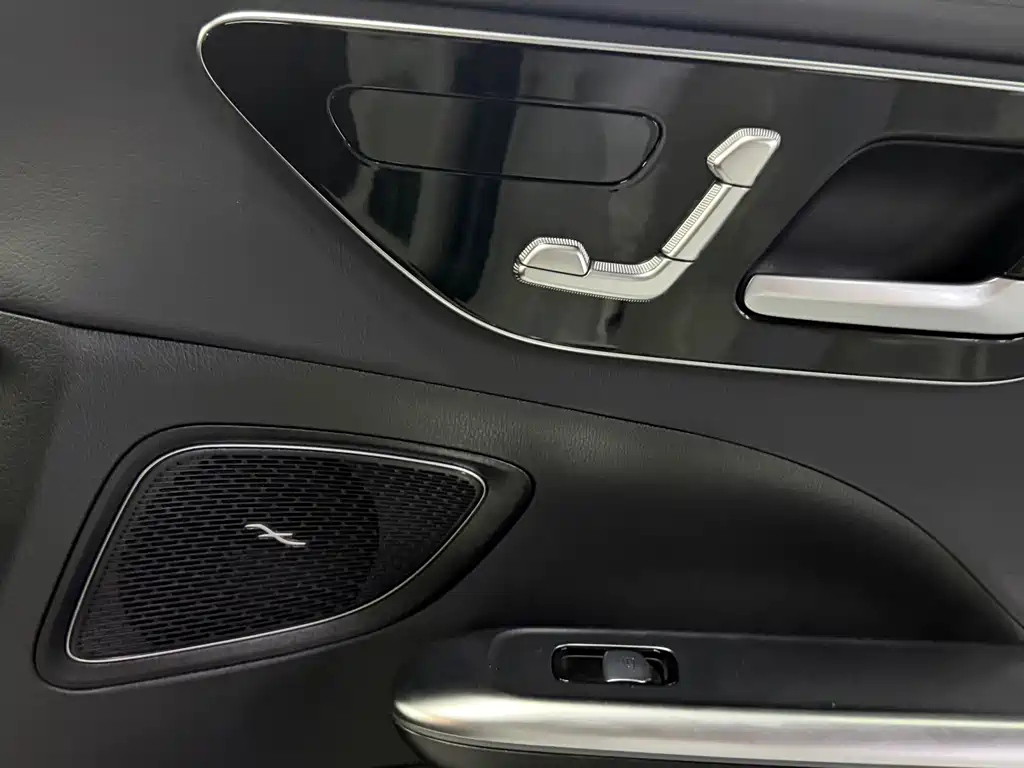 Mercedes-Benz C-Class 2024