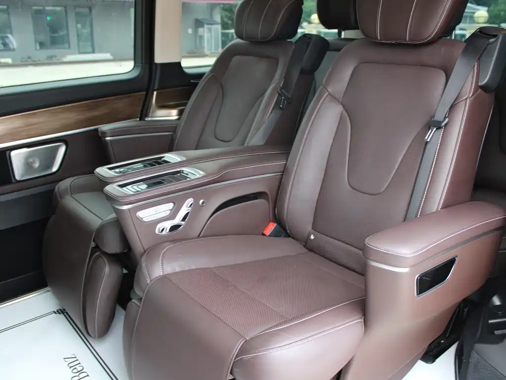 Mercedes-Benz V-Class 2024 — фото 15