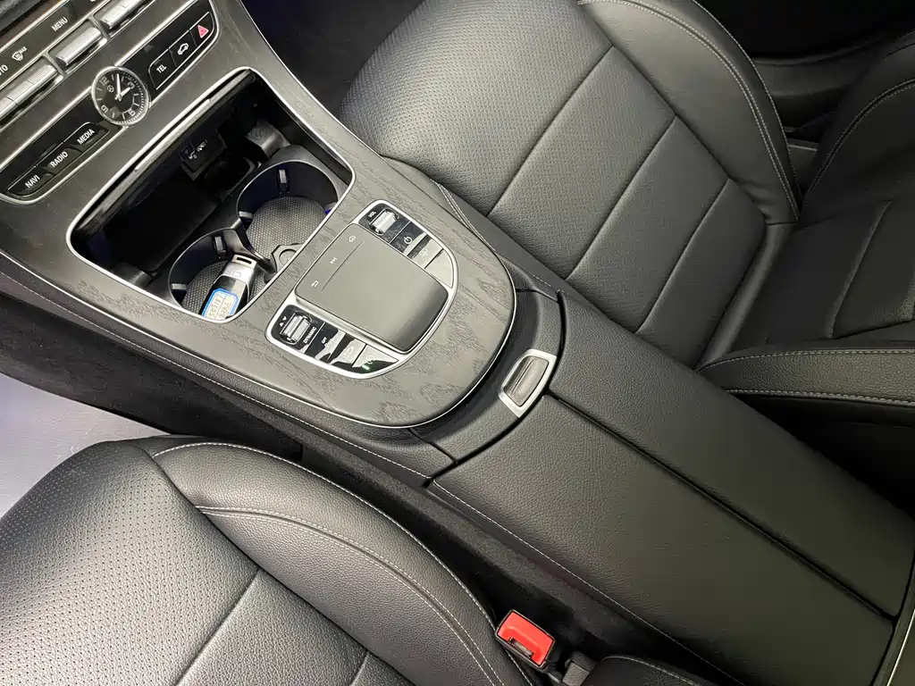 Mercedes-Benz E-Class 2020 — фото 18