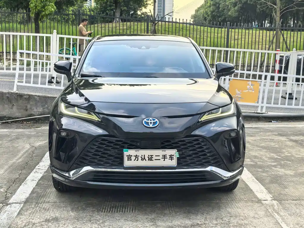 Toyota Venza 2023 — фото 2