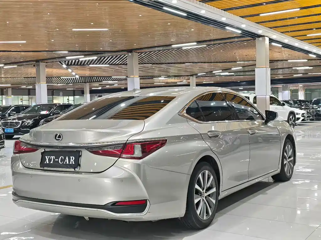 Lexus ES 2020 — фото 4