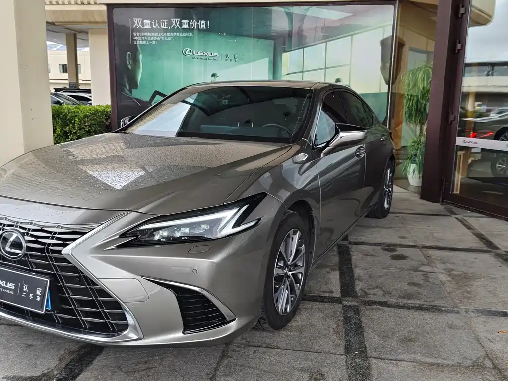Lexus ES 2025 — фото 1